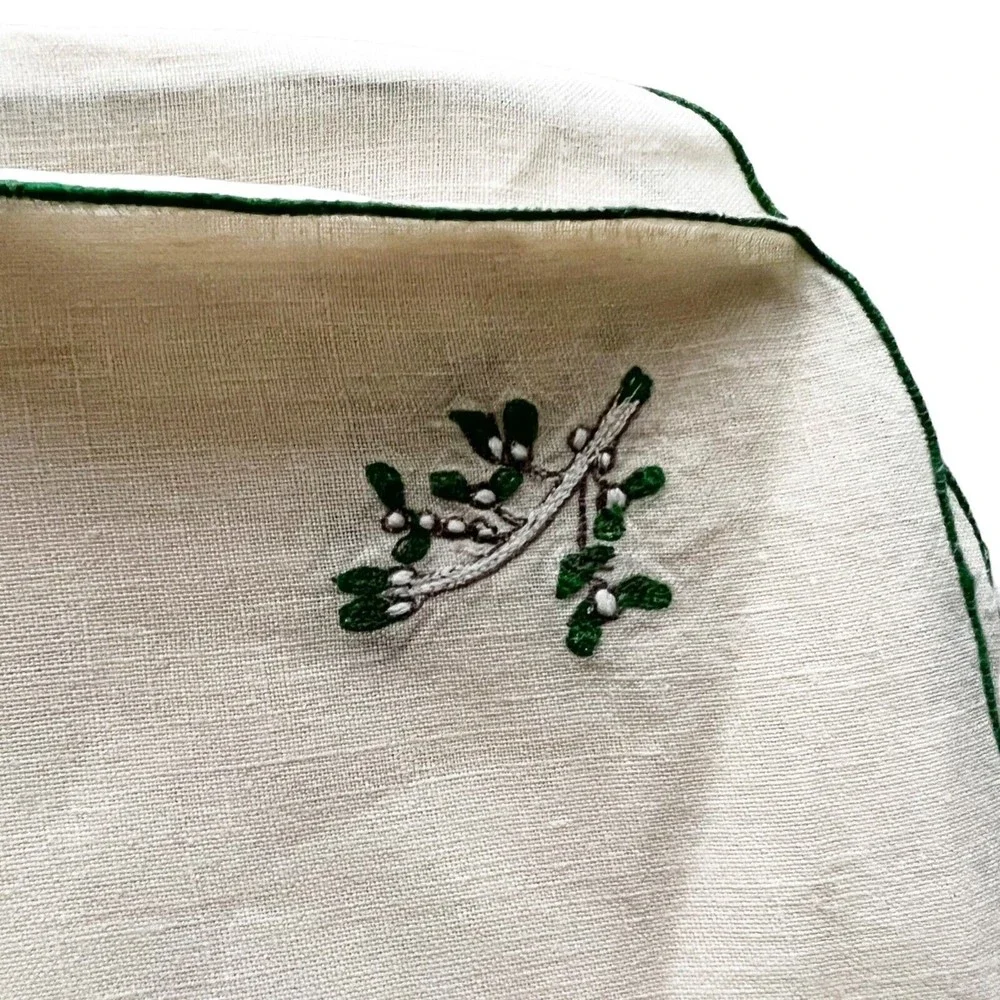 Vtg JABARA 8 pc Linen Placemat Napkin Set Embroidered Christmas Tree Presents